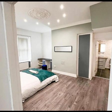 Lovely 1-Bedroom Apartment, Free Street Parking Νιούκασλ Εξωτερικό φωτογραφία