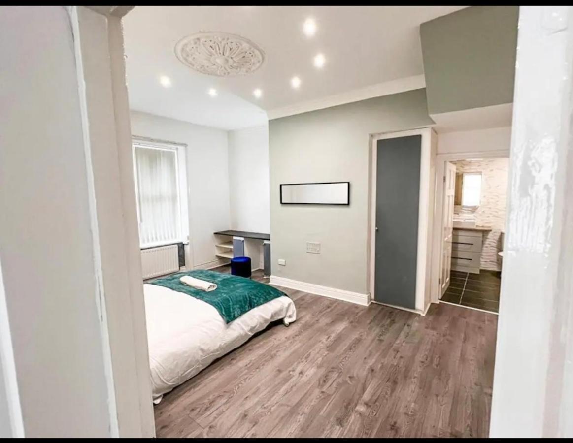 Lovely 1-Bedroom Apartment, Free Street Parking Νιούκασλ Εξωτερικό φωτογραφία