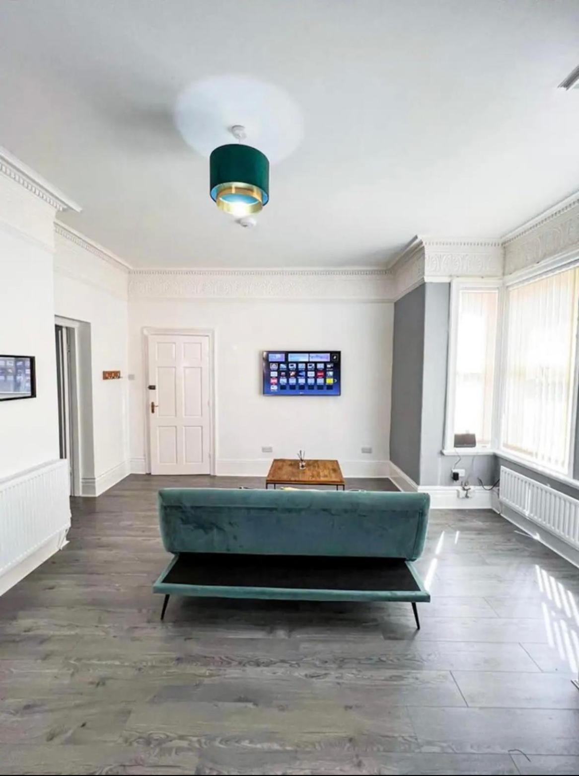 Lovely 1-Bedroom Apartment, Free Street Parking Νιούκασλ Εξωτερικό φωτογραφία