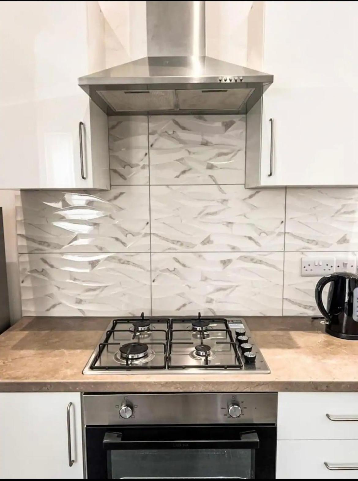 Lovely 1-Bedroom Apartment, Free Street Parking Νιούκασλ Εξωτερικό φωτογραφία